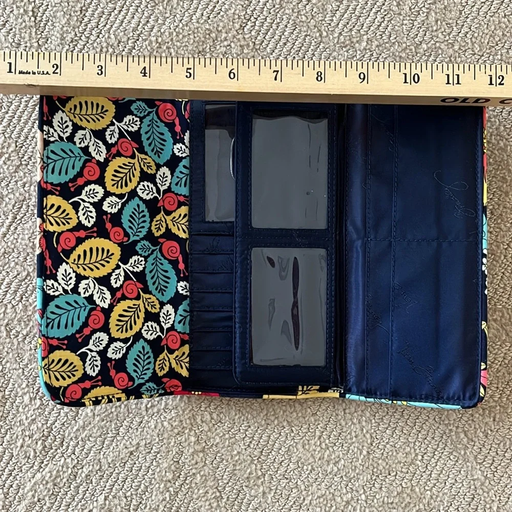 Vera Bradley Gallery Wallet in Happy Snails Print - Picture 3 of 5